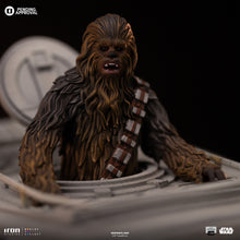 Cargar imagen en el visor de la galería, Pre-Venta: AT-ST and Chewbacca - Star Wars - Demi art scale 1/20 - Iron Studios
