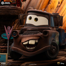 Cargar imagen en el visor de la galería, Pre-Venta: Q3 2025 : Lightning Mcqueen &amp; Tow Mater Deluxe - 1/10 art scale - Iron Studios
