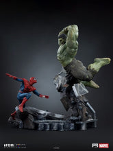 Cargar imagen en el visor de la galería, Pre-Venta: Spider-Man vs Hulk - Spider-Man: Un Nuevo Día - Escala 1/10 - Iron Studios
