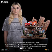 Cargar imagen en el visor de la galería, Pre-Venta: Q3 2025 : Lightning Mcqueen &amp; Tow Mater Deluxe - 1/10 art scale - Iron Studios
