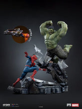 Cargar imagen en el visor de la galería, Pre-Venta: Spider-Man vs Hulk - Spider-Man: Un Nuevo Día - Escala 1/10 - Iron Studios
