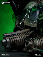 Cargar imagen en el visor de la galería, Pre-Venta: Doctor Doom - Avengers: Doomsday - Réplica Legacy 1/4 - Iron Studios
