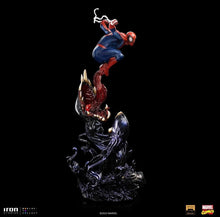 Cargar imagen en el visor de la galería, Spider-man Deluxe Marvel Comics - Spider-man vs. Villains Diorama - Iron Studios

