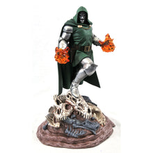 Cargar imagen en el visor de la galería, PRE-VENTA: Q1 2024  Marvel Gallery Comic Doctor Doom Statue  - Diamond Select
