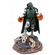 Cargar imagen en el visor de la galería, PRE-VENTA: Q1 2024  Marvel Gallery Comic Doctor Doom Statue  - Diamond Select
